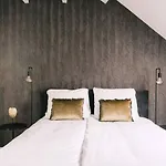 Hotelbed W Aircon At Willem 1 Tilburg