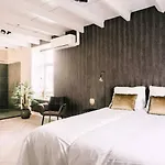 Hotelbed W Aircon At Willem 1