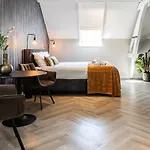 Hotelbed W Aircon At Willem 1 Apartment Tilburg