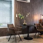 Hotelbed W Aircon At Willem 1 Apartment Tilburg