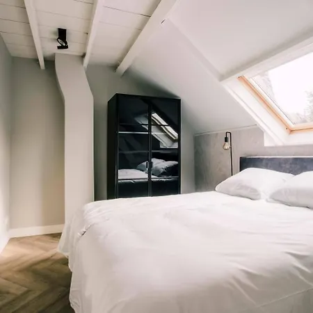 Hotelbed W Aircon At Willem 1 *