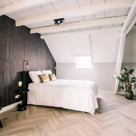 Hotelbed W Aircon At Willem 1 Apartmán