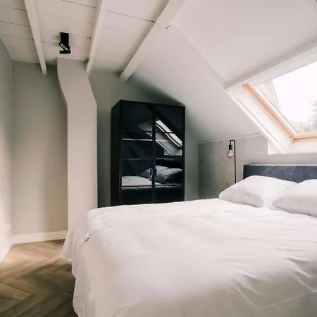 Hotelbed W Aircon At Willem 1 *