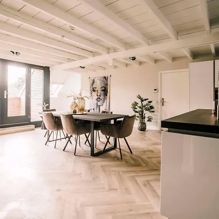 Hotelbed W Aircon At Willem 1 تيلبورغ