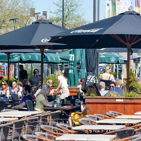 Hotelbed W Aircon At Willem 1 * تيلبورغ