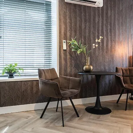 Hotelbed W Aircon At Willem 1 * تيلبورغ