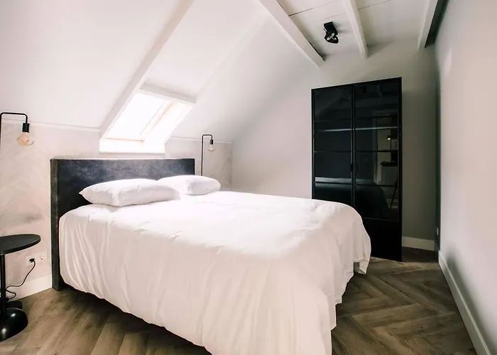 Апартаменты Hotelbed W Aircon At Willem 1 *