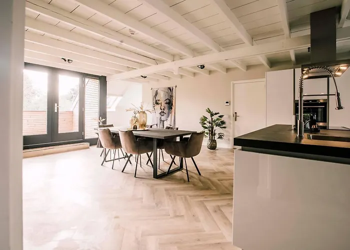 Hotelbed W Aircon At Willem 1 Тилбург