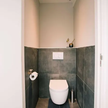 Hotelbed W Aircon At Willem 1 *